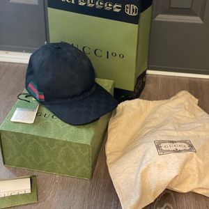 NWT GUCCI GG canvas baseball hat with Web